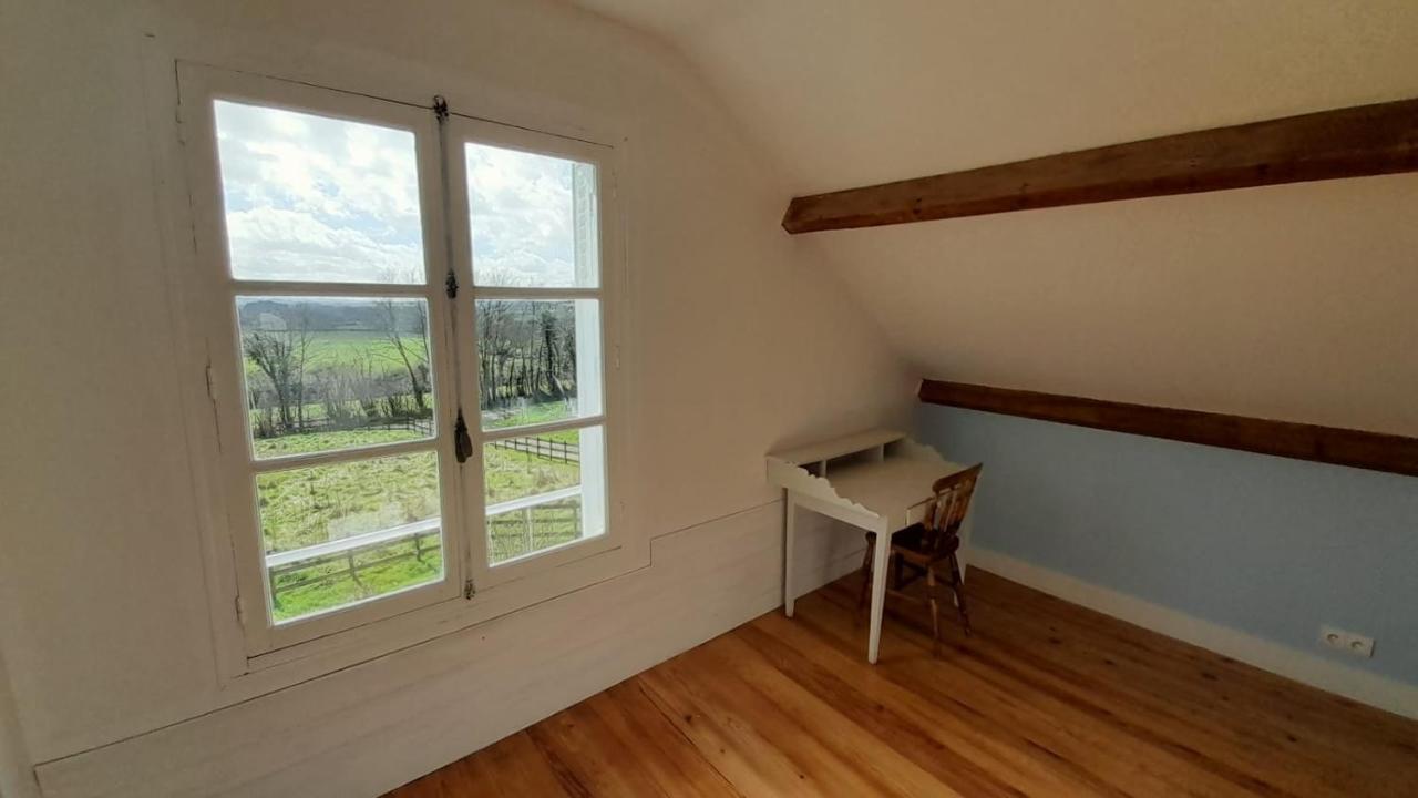 Gite Cottage Chaleureux En Pleine Campagne Vue Sur Les Monts Et Forets Et Le Chateau De Carrouges Exterior foto