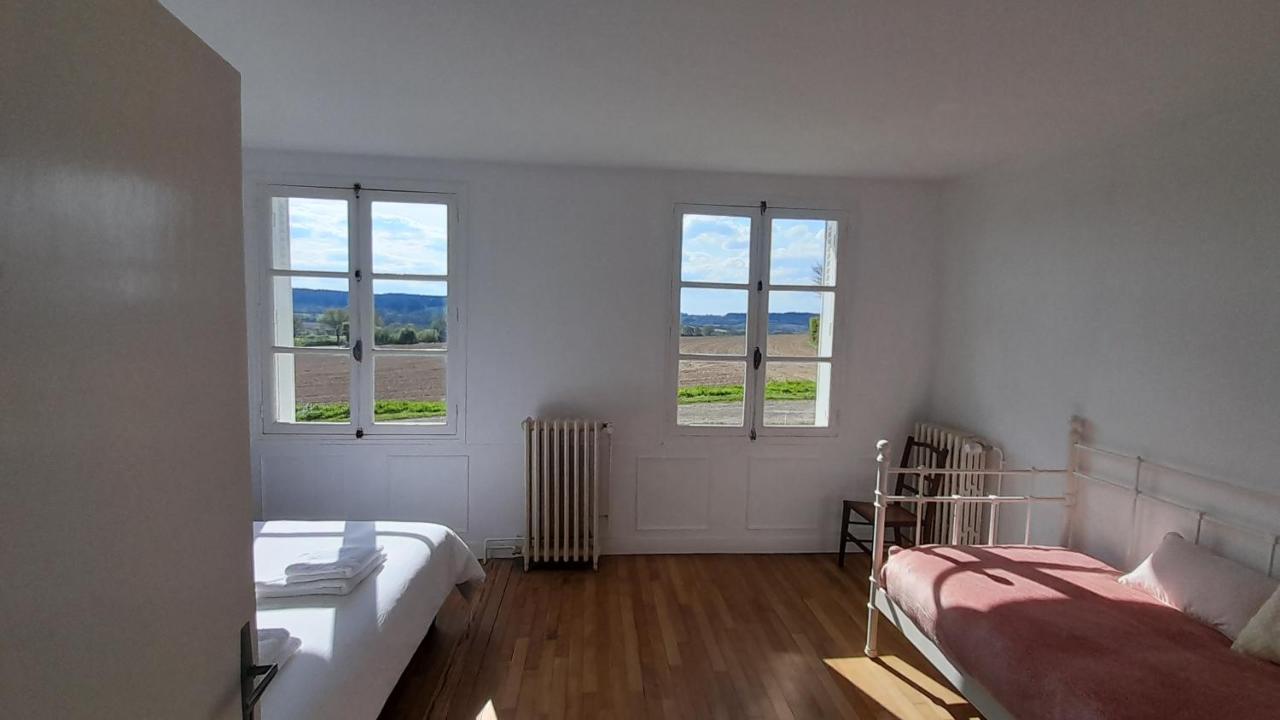 Gite Cottage Chaleureux En Pleine Campagne Vue Sur Les Monts Et Forets Et Le Chateau De Carrouges Exterior foto